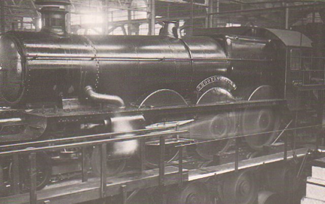 First shed Newton Abbot. Swindon No. 3 superheater fitted October 1912. Fitted with half-cone boiler December 1914, but reverted to full-cone boiler November 1921. Rebuilt as 'Castle' class 4009 Shooting Star April 1925. First shed as Castle was Plymouth Laira. In January 1936 this locomotive became 100 "A1 Lloyds" and was eventually an oil burner. Last GWR and BR shed Old Oak Common. 4009 Shooting Star is pictured above on the stationary testing plant at Swindon.