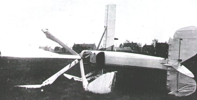 J9038 was badly damaged after turning on its side during taxying trials at Yate in April 1928.