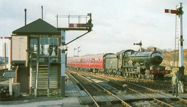 Looking more closely at Mangotsfield, too - pictured with 7029 "Clun Castle" leading Western Region's "Farewell to Steam" tour on 27 November 1965 - there seems to be a lavatory cabin complete with waste pipe next to the first floor door but no window visible under the steps.  The fine glazing bars of the sliding windows are also apparent that would need patience and a steady hand to recreate in 4mm scale.