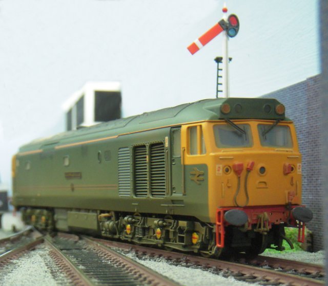 Saturday saw Robert's 1980s diesels - including the now-preserved 50 007 "Sir Edward Elgar", pictured below - taking over while on Sunday Class 22 D6320 ran along side my own British Thomson-Houston D8233, which last appeared on Universal Works in Nearly Feltham.  Roger's other North British Type 2 - D6313 - made an appearance last year alongside my Steam Superpower display and - before and after working to Earl's Court - DPU W55992 also made an appearance, as did the Regent tank wagon last seen in the window of Cheltenham Model Centre.