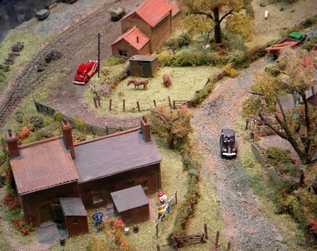 This 1300 x 950mm layout was based on a small - probably horse drawn -  late 19th Century 3' gauge tramway that connected limestone quarries just north of the east end of Tan House Lane near Wickwar with limekilns near Rangeworthy and alongside the Midland Railway main line north of Bristol - just south of where Limekiln Lane crosses the railway.  There was also another unconnected tramway along the quarry on the south side of Tan House Farm.  This quarry flooded when quarrymen hit a spring and is now a well known carp fishing lake.