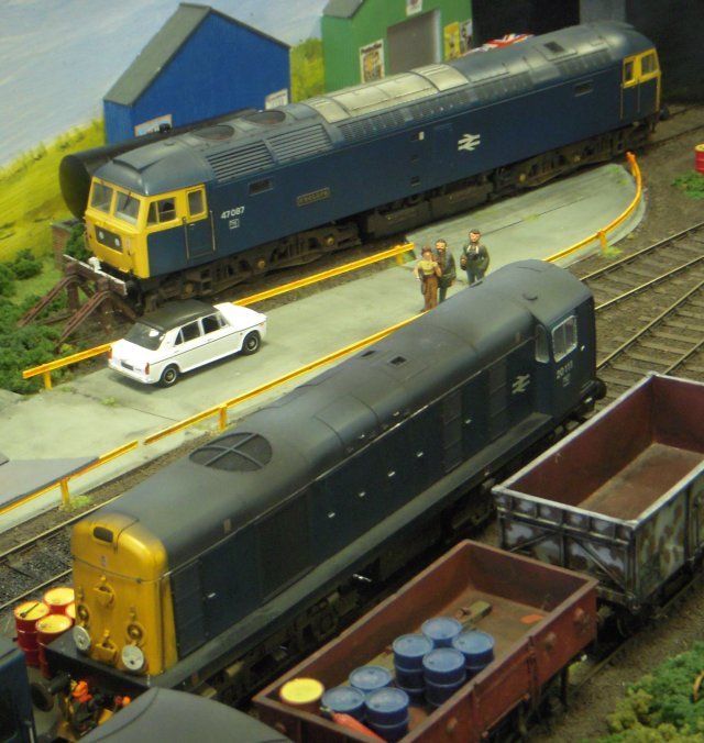 Billingham Street was a small stabling point near Billingham in the North East of England servicing collieries in the area. The layout was built to show how much 0 Gauge layout can fit into a small space and featured ready to run and kit built rolling stock by Heljan, Bachmann, DJH alongside Lansdown, Vanguard and Corgi road vehicles.