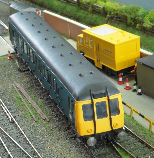 A number of the locomotives were also fitted with sound chips, and for connoisseurs of the Gloucester Railway Carriage and Wagon Company Limited a Class 122 diesel railcar complete with directional running lights also made an appearance.  Similarly, the street at the front of Figges Marsh displayed an impressive range of 1/43 scale figures and matching die cast road vehicles, some of which were from the Oxford DieCast range.