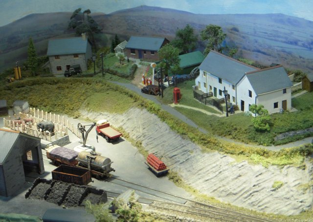 In an echo of Wheal Elizabeth described above, some of the four wheel open china clay wagons were hauled by North British Class 22 diesel hydraulics while one animal pen in the goods yard played host to an elephant.  
