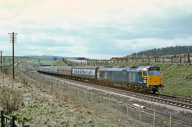 D402 was given the Vulcan Works number 3771/D1142 before introduction in December 1967 - a year ahead of D449 - and so was only five months old when pictured at the head of 1S61 passing the building site that would eventually become the M6 motorway. It was also the first of the class not to be fitted from new with multiple unit jumper cables, although as can be seen from the model these had been retrofitted to the cab ends by 1975, when four digit train descriptions ceased to be displayed on the front of locomotives.