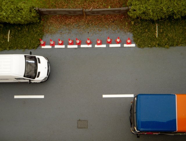 Similarly, the main road defining the edge of the board nearest to the visitors featured not only scale square manhole covers and a thrush perched on a coned-off gateway but skid marks from a Network Rail Ford Transit being braked excessively hard to avoid a yellow sports car carelessly turning right!