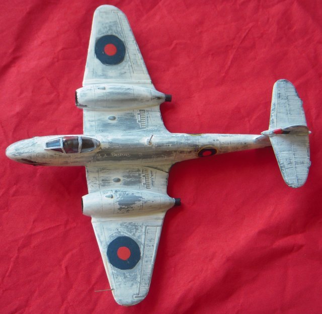 In March 1945 the entire 616 Squadron moved to Gilze-Rijen , where the Meteor F3s were temporarily painted all over white to try and stop Allied forces firing at them under the impression that they were Messerschmitt 262s.