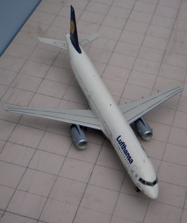 Compared with the A320 the A321's major change is the stretched fuselage, with forward and rear fuselage plugs totalling 6.93m (22 ft 9in) (front plug immediately forward of wing 4.27m/14 ft, rear plug directly behind the wing 2.67m/8 ft 9in).