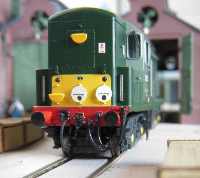 Given that D8195 was nominally a Nottingham based asset at the time, a locomotive strongly identified with London would be ideal to help reinforce the geography of the presentation and although a search for London Transport steam proved fruitless I was given the opportunity to acquire the Heljan model of Class 15 D8233 wearing the 34G shedplates of Finsbury Park.