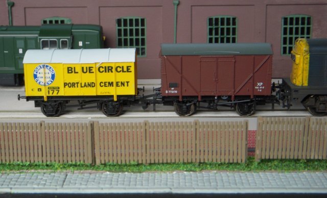 Before Nationalisation, most cement was bagged and transported in ordinary covered vans and this trend continued despite the ability of newer freight vehicles to carry cement in bulk.  In 1964, for instance, Standard Wagon of Heywood, Lancashire, built 96 long wheelbase pallet vans for Associated Portland Cement Manufacturers Limited.  The same firm's short wheelbase van 177 catches the eye not only because of its yellow livery and white roof but because of its relatively short height compared to the BR Ventilated van next to it.