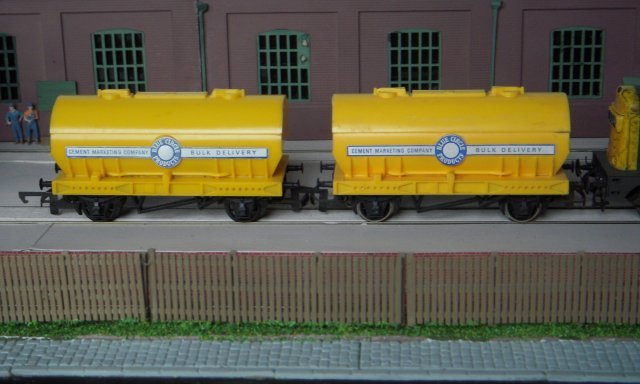 Similarly, Gloucester RCW's design and building of the first Cemflo wagons are more fully described in Gloucester RCW and Cement Wagons on this website.