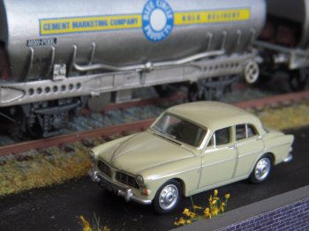 76VA001 represents the 4 door saloon version of the Volvo Amazon which has also been available as a 1/43 scale model. In real life, more than 650 000 of the Jan Wilsgaard designed large family car were built by Volvo between 1956 and 1957 of which over 234 000 were four door saloons rather than 2 door coupes or 5 door estate cars.