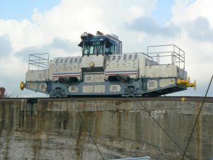 As many as eight electric locomotives (known as "mules") are used to position each ship in the lock, although the ship's main engines are used to enter and exit each chamber.