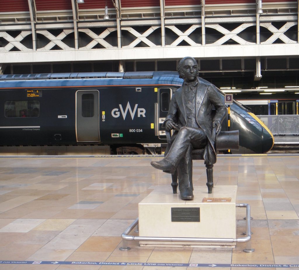 802 011 was named "Sir Joshua Reynolds" at one end and "Capt Robert Falcon Scott" at the other. It was of a class similar to the 800s but with modifications to the roof mounted brake resistors for operation along the Dawlish sea wall and larger fuel tanks.