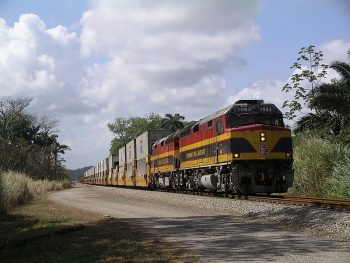 However, some container companies send their metal boxes via the Panama Canal Railroad from ships docked in the Atlantic to the Pacific and vice versa.